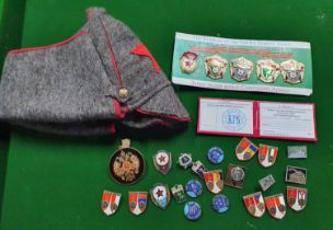 Quantity of reproduction Russian badges, army hat etc (Qty)