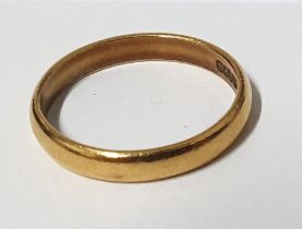 Hallmarked 22ct gold wedding band, 2.8 grams size K/L