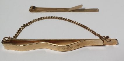 A 9ct yellow gold tie clip together with another stamped 9ct B&F tie clip (2), 9.5 grams gross