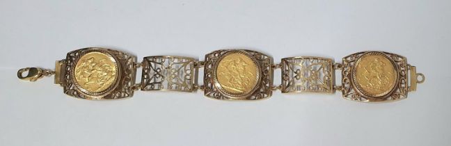 Fine quality ladies 3 full sovereign bracelet, the sovereigns all encased in 9ct yellow gold