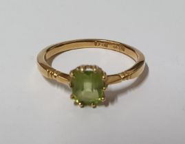 18ct stamped ring with solitaire green, Peridot type stone, 3.2 grams gross size P