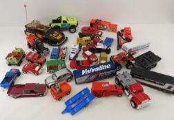Mixed scale diecast cars & trucks