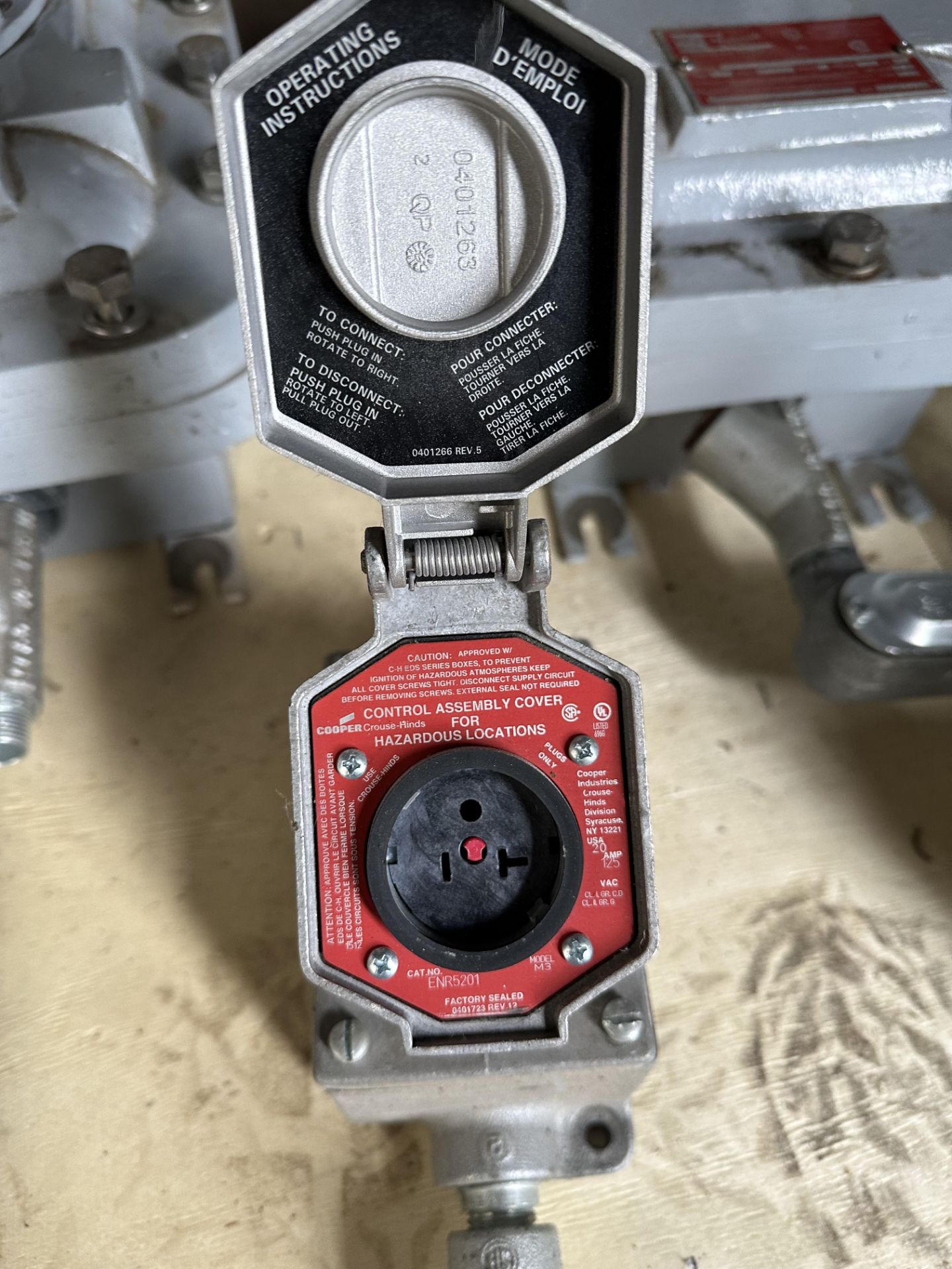 Used Explosion Proof H2 hydrogen rated Switches w/ 5 outlets. - Image 4 of 5
