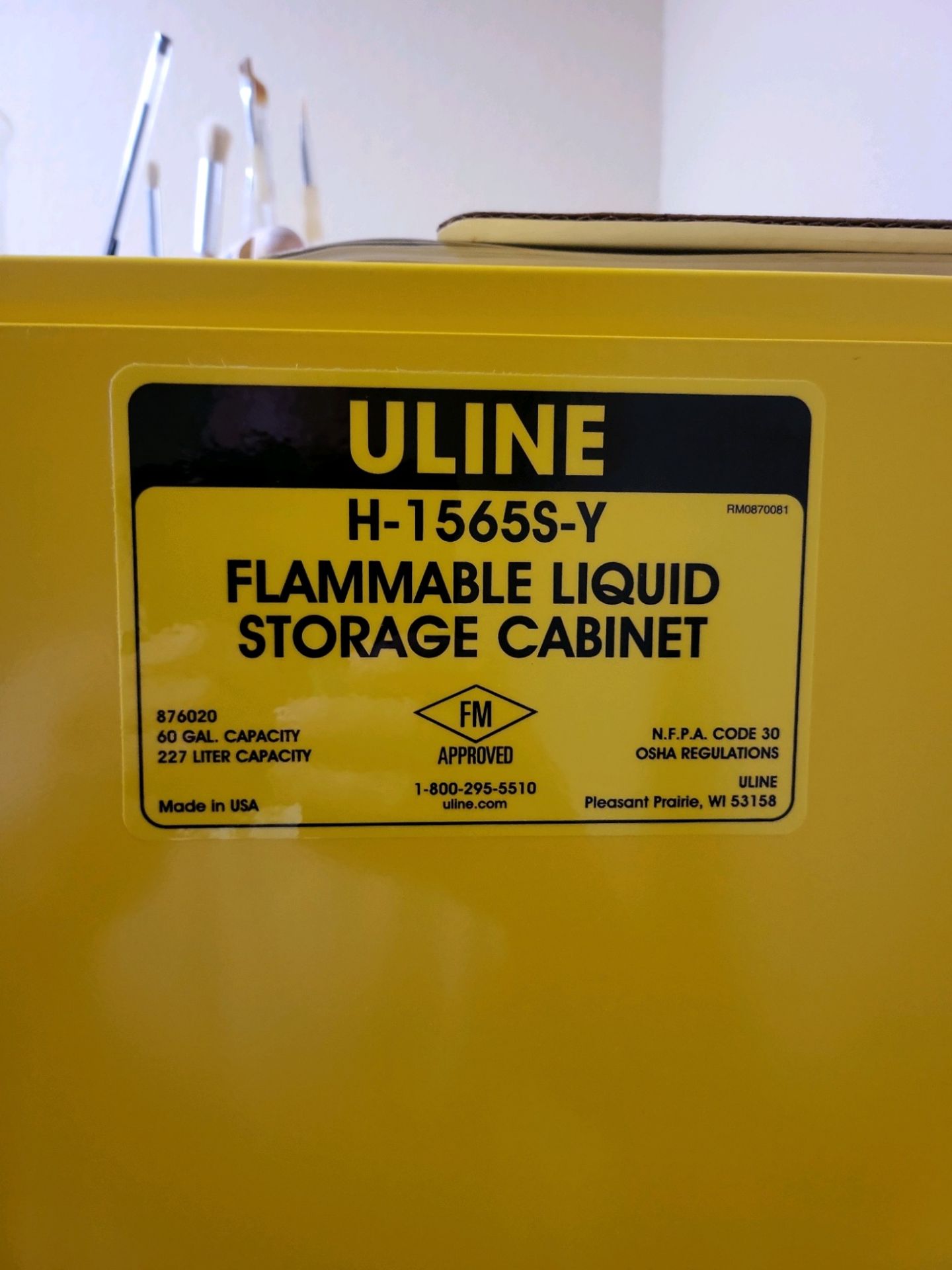 Lot of (2) Used ULINE Flammable Liquid Storafe Cabinets. (1) Model H-3685S & (1) H-1565S-Y. - Bild 2 aus 4