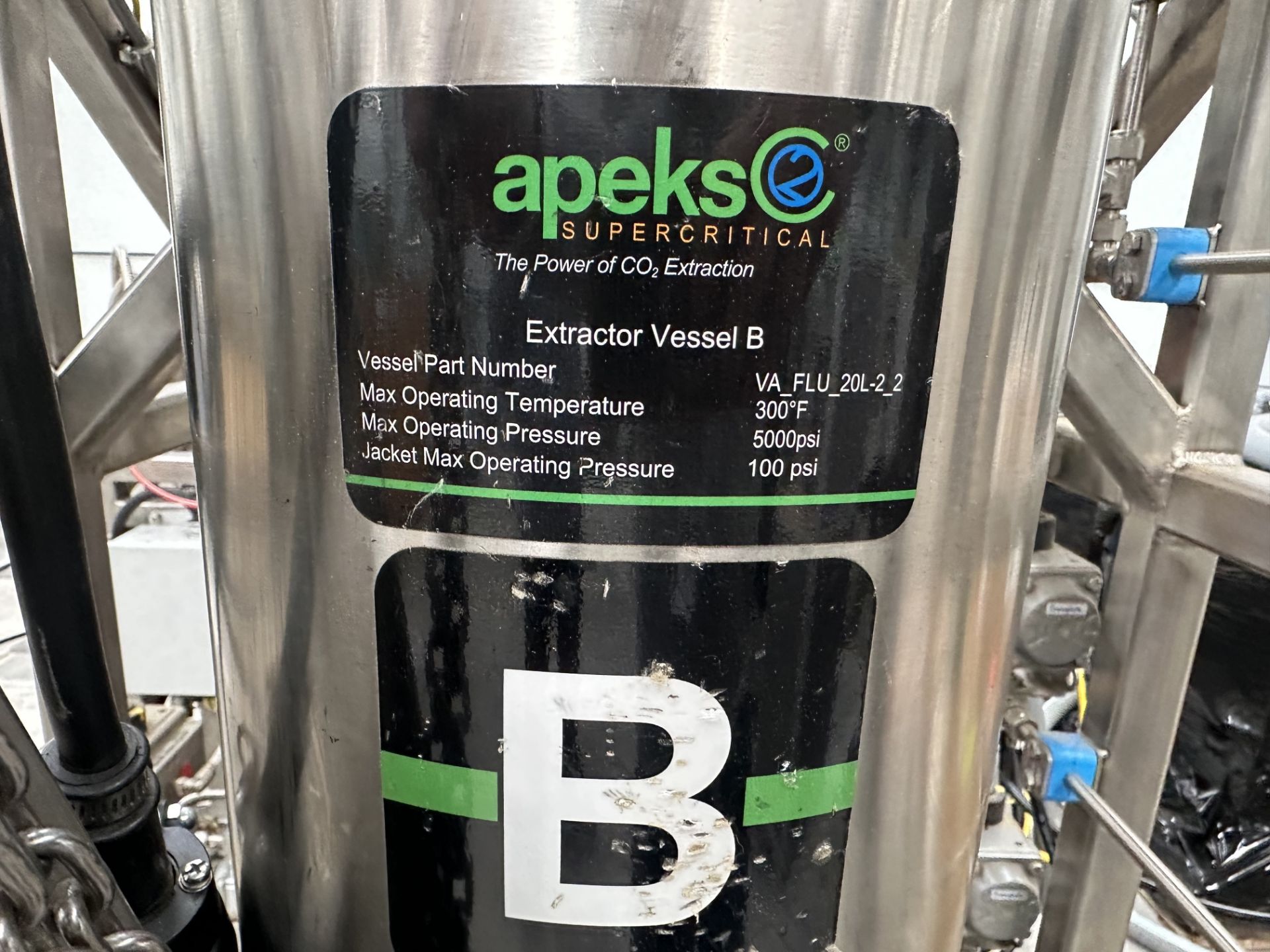 Used Apeks Supercritical CO2 Extraction System w/ (2) Chillers, Air Compressor. Model "The Force" - Image 11 of 35