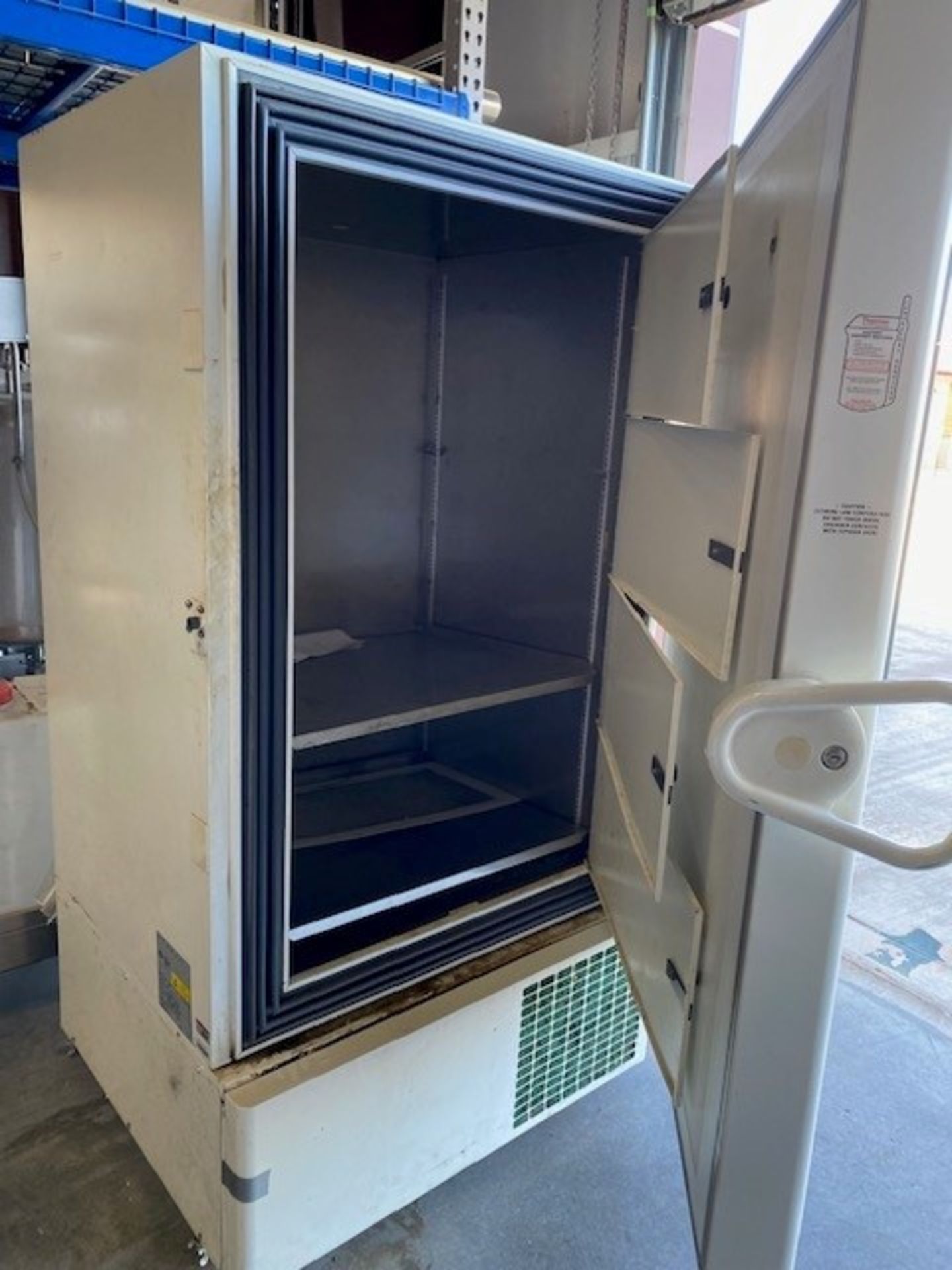 Used Thermo Fisher Scientific Ultra-Low, Upright Cryo Freezer TSU Series. Model TSU600D - Image 2 of 5