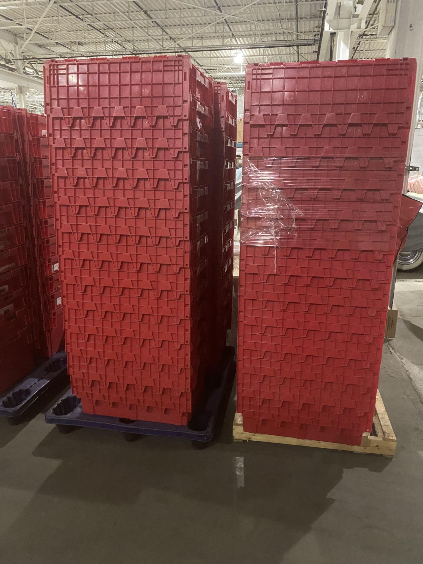 Lot of (200) Red Totes, (500) Bungee Cables, and Lockers