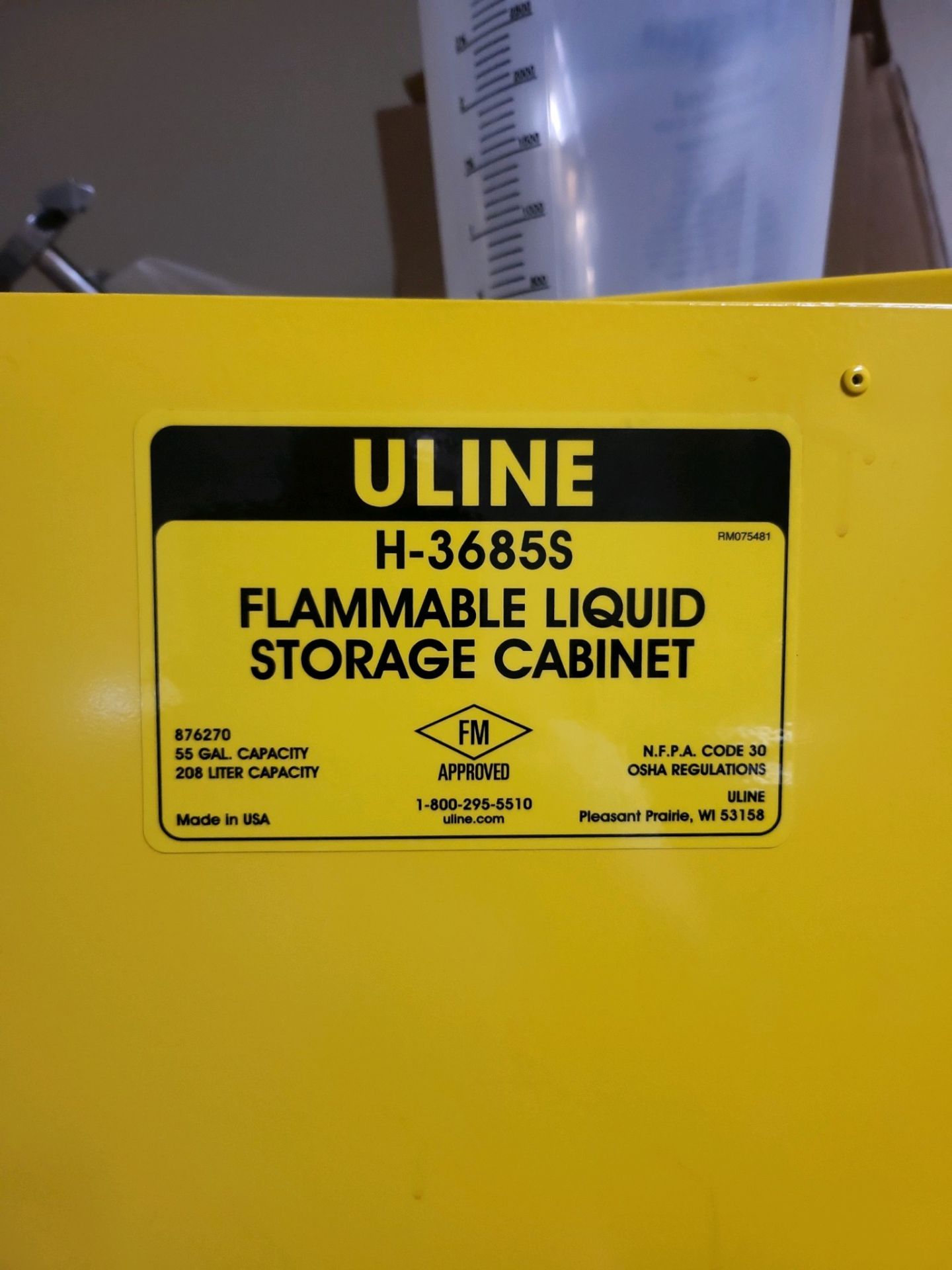 Lot of (2) Used ULINE Flammable Liquid Storafe Cabinets. (1) Model H-3685S & (1) H-1565S-Y. - Bild 4 aus 4