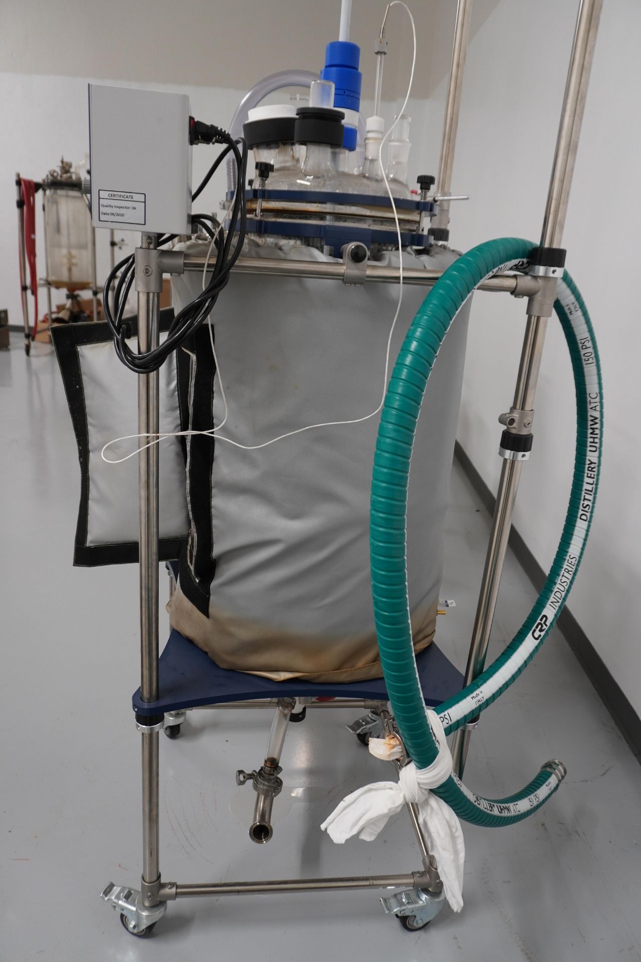 Used Ai R-series Single Jacketed 100 L Glass Jacketed Reactor w/ Chiller & Vacuum Pump. Model R100 - Image 2 of 8
