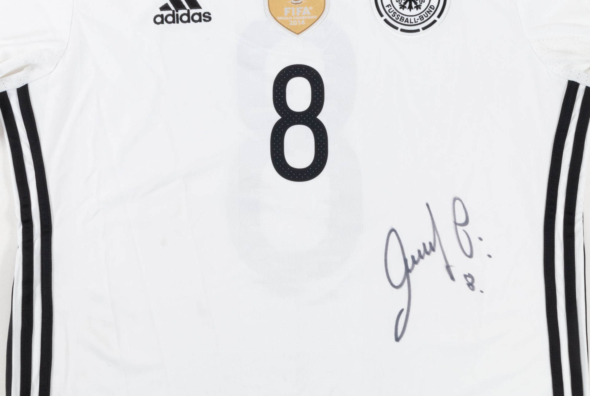 Von Mesut Özil signiertes DFB-Trikot – DFB jersey signed by Mesut Özil - Bild 4 aus 5