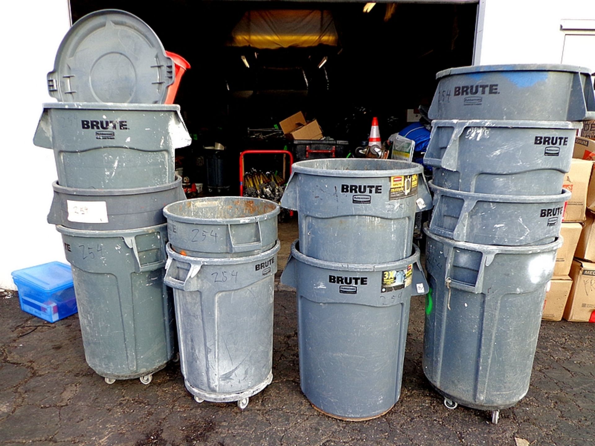 LOT (11) ASSORTED LARGE GARBAGE CANS PLASTIC