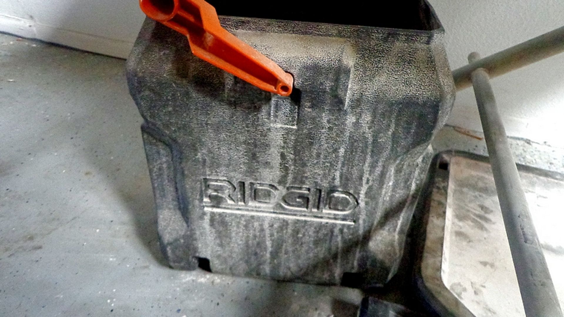 RIDGID WET TILE SAW, R4010, 10" 15AMP W/PORTABLE STAND - Image 4 of 6