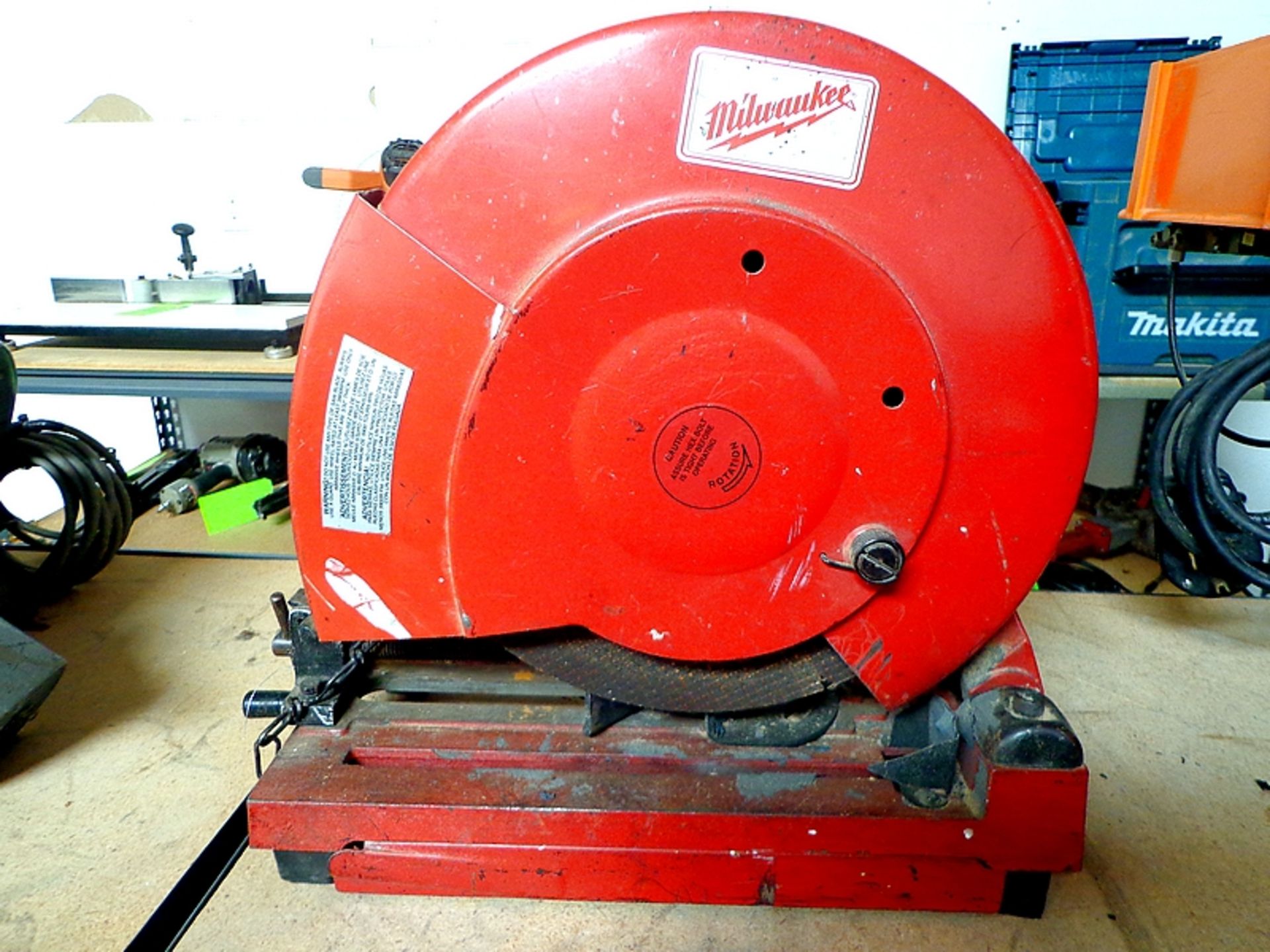 MILWAULKEE 14" ABRASIVE CUT OFF MACHINE (BROKEN HANDLE)