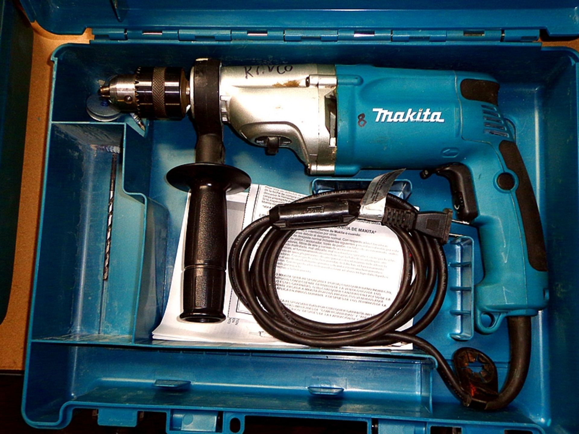 MAKITA HP2050 ELECTRIC 2 SPEED HAMMER DRILL W/CASE & HANDLE