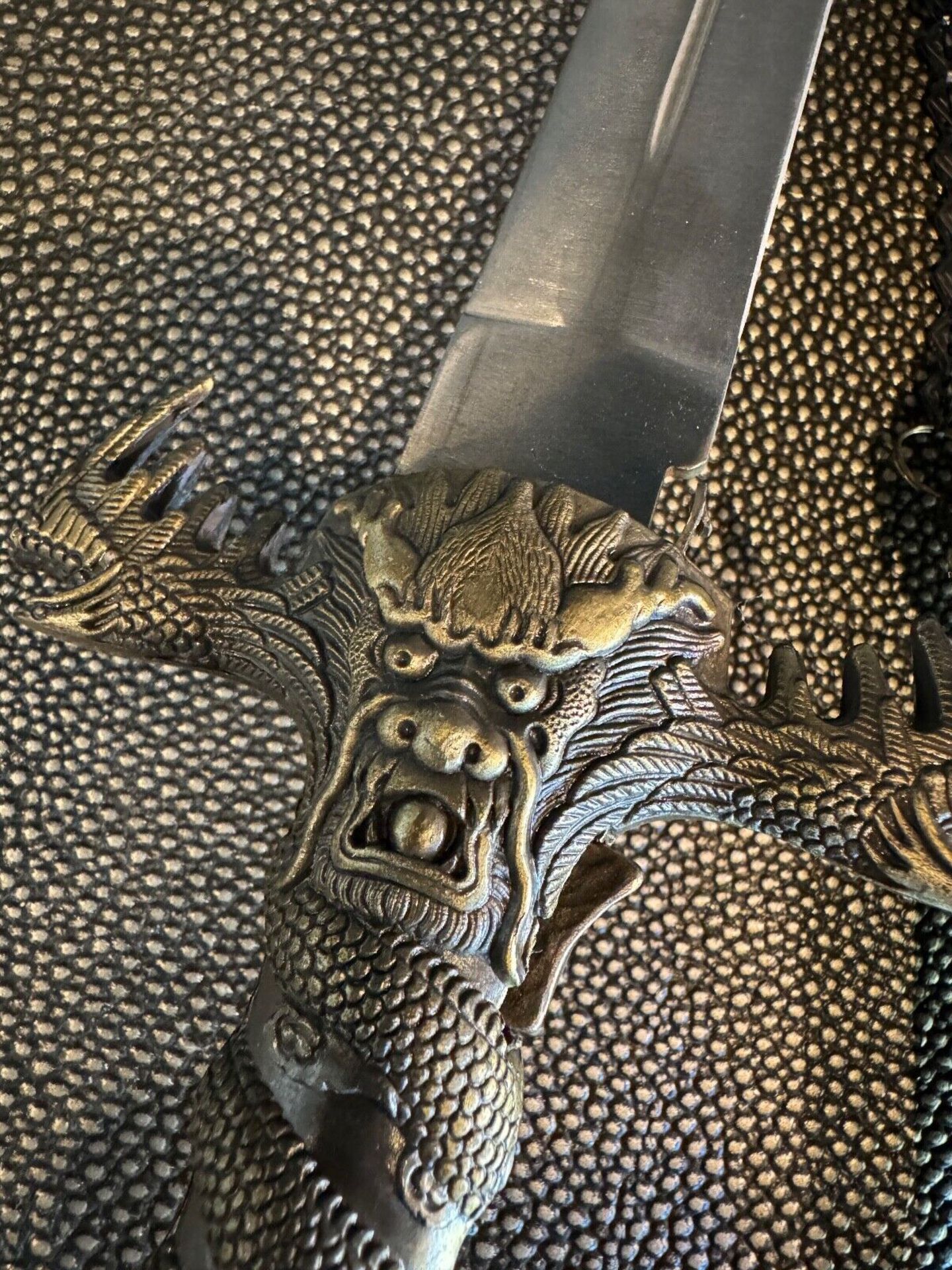 Metal Dagger detailed. Lion engraving handle + Metal Sheath W / belt clip + Lock - Image 4 of 6