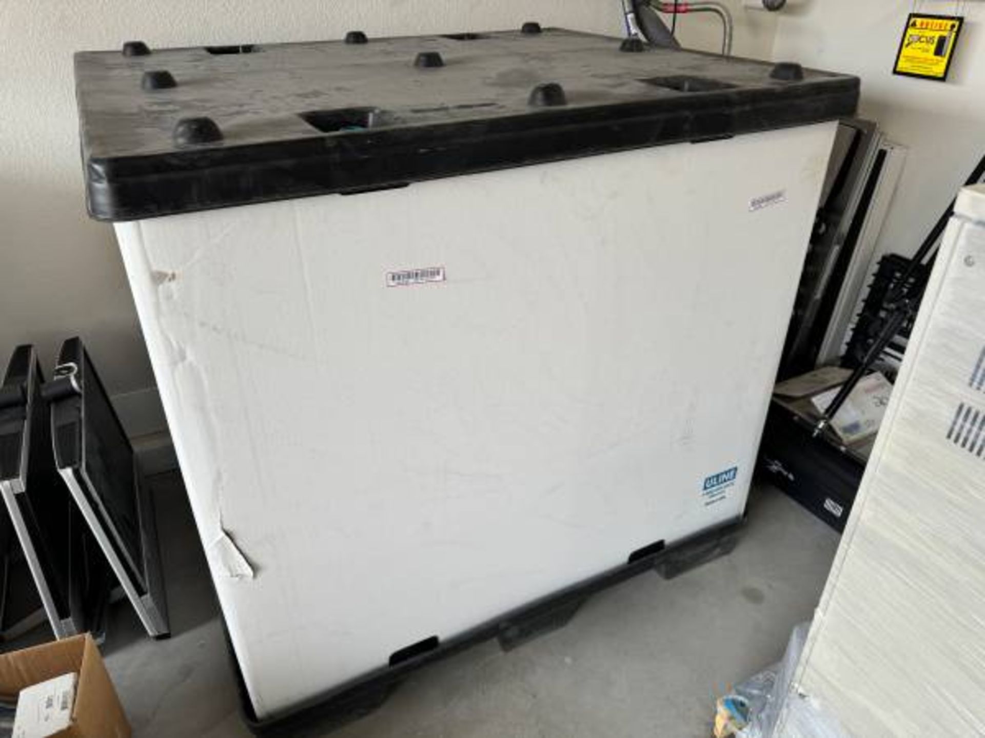 DOUBLE WALL GAYLORD PALLET WITH LOCKING LID ULINE