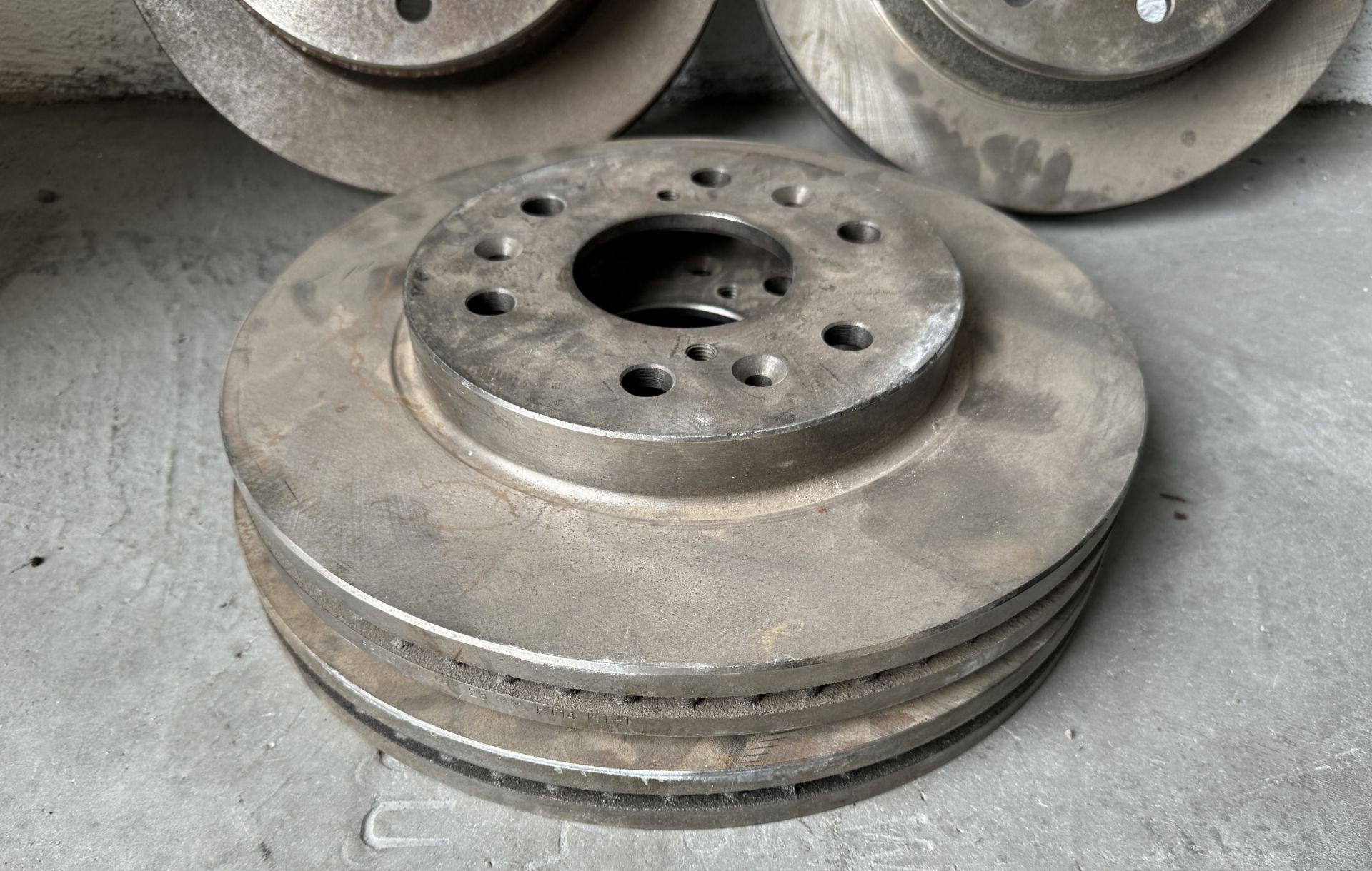 4 ROTORS & BRAKE PADS, " PROBABLY FOR FORD F150 - F350 - Image 3 of 4