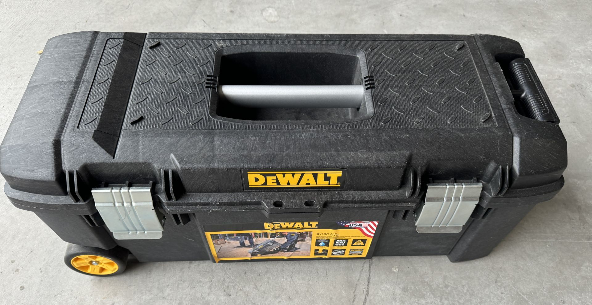 DEWALT TOOL BOX ON WHEELS