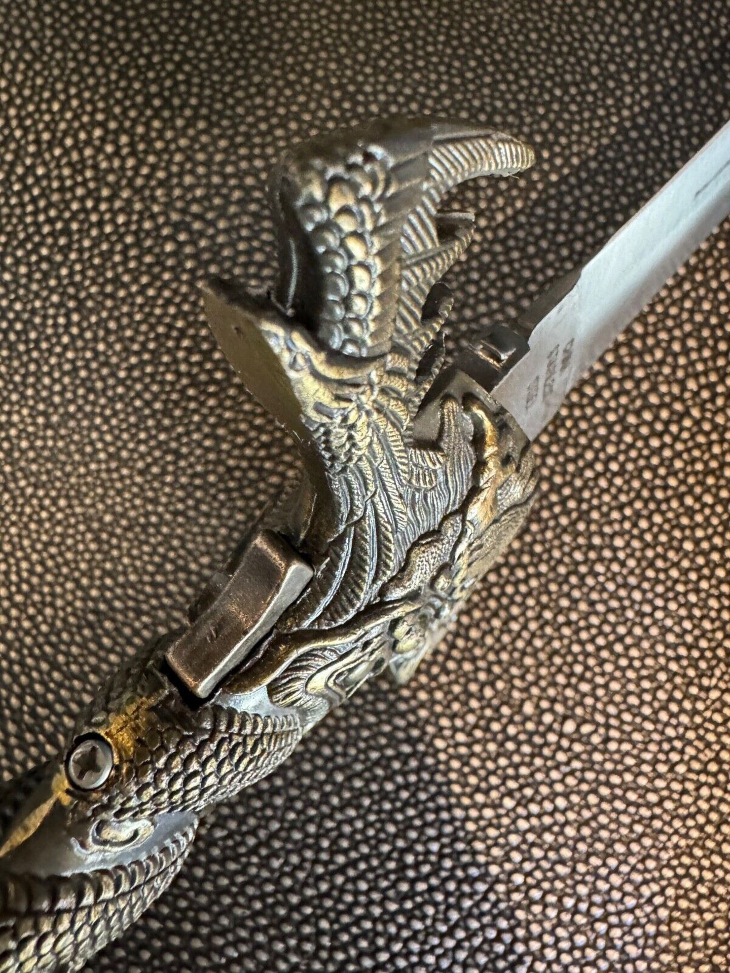 Metal Dagger detailed. Lion engraving handle + Metal Sheath W / belt clip + Lock - Image 5 of 6