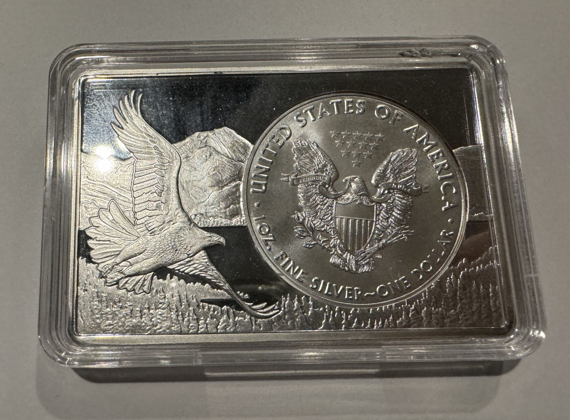 2018 SILVER LIBERTY IN A TWO TROY OUNCE BAR LARGE AMERICAN FLAG DESIGN - Image 2 of 2