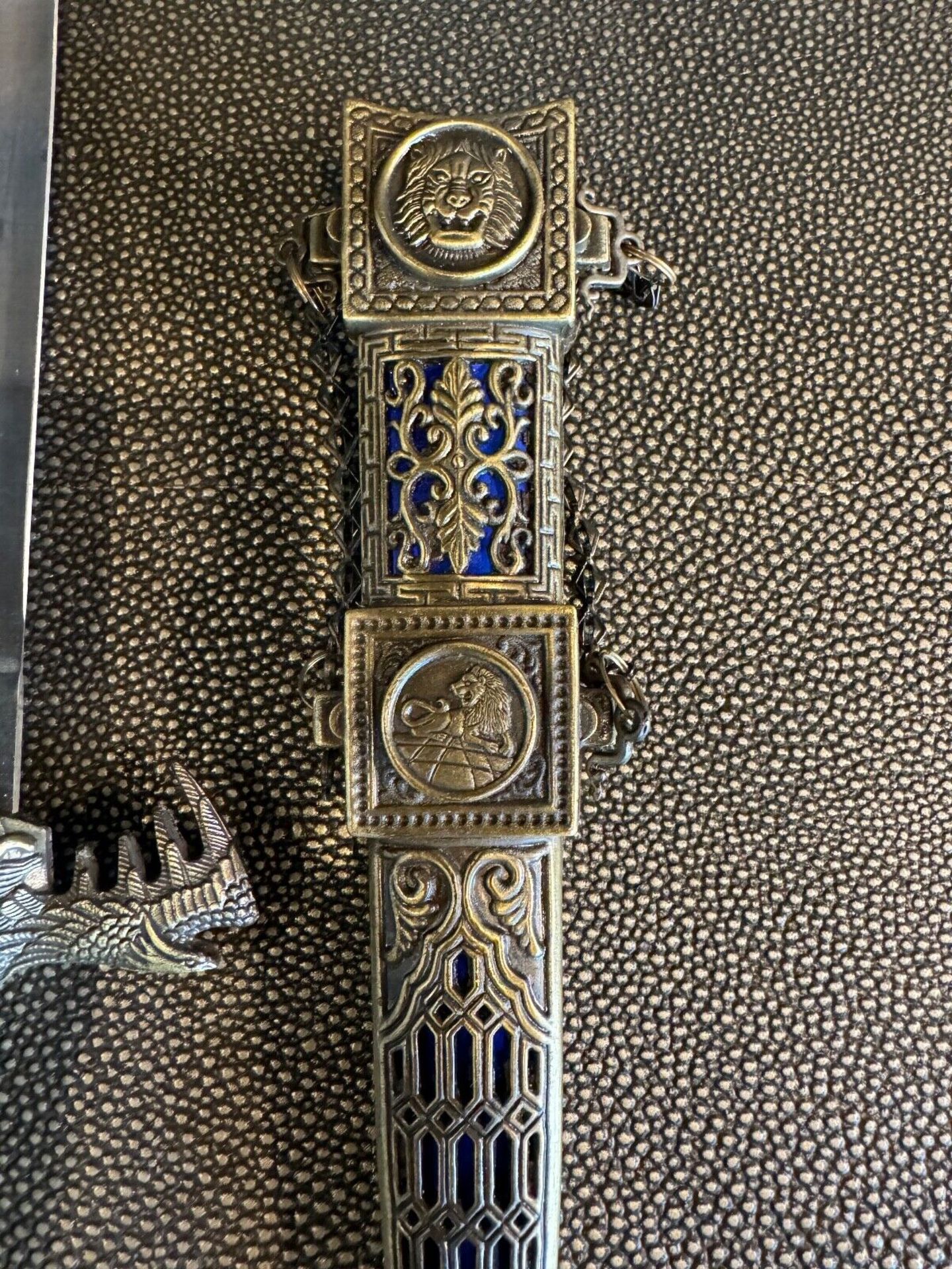 Metal Dagger detailed. Lion engraving handle + Metal Sheath W / belt clip + Lock - Image 6 of 6