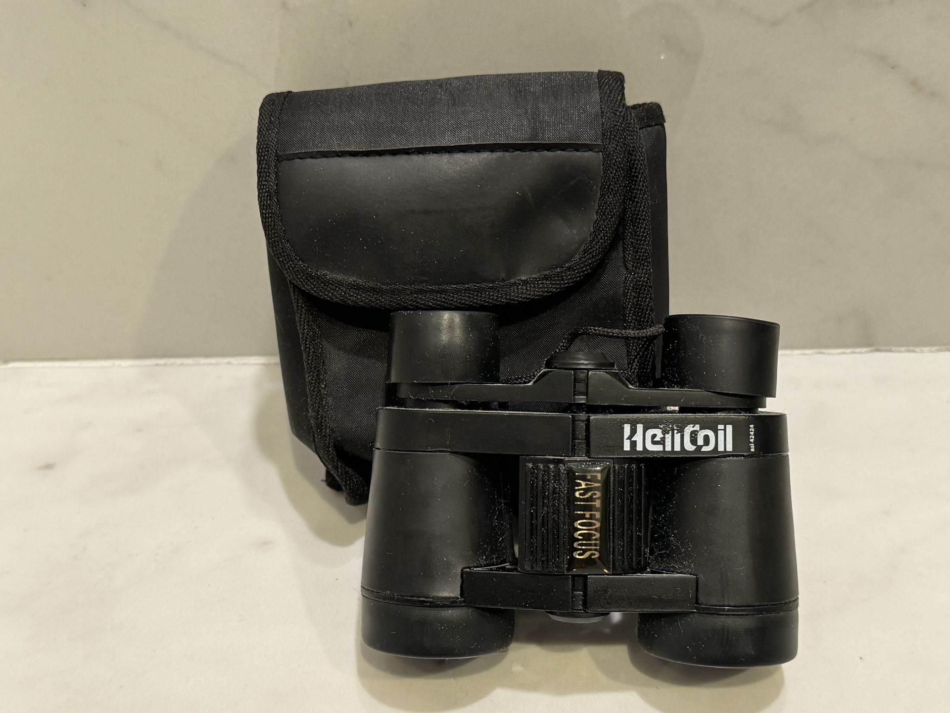 BINOCULARS WITH CARRYING CASE