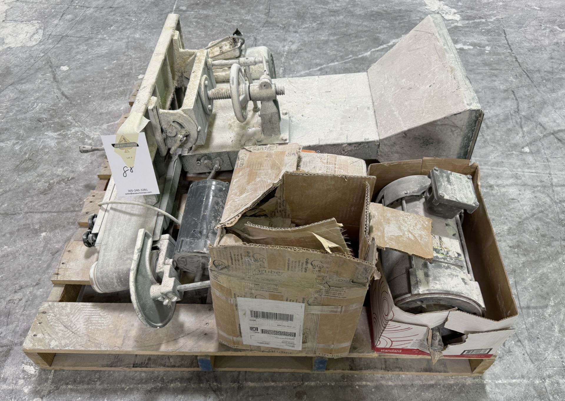 PALLET WITH VIBRATORS + HORIZONTAL BELT SANDER