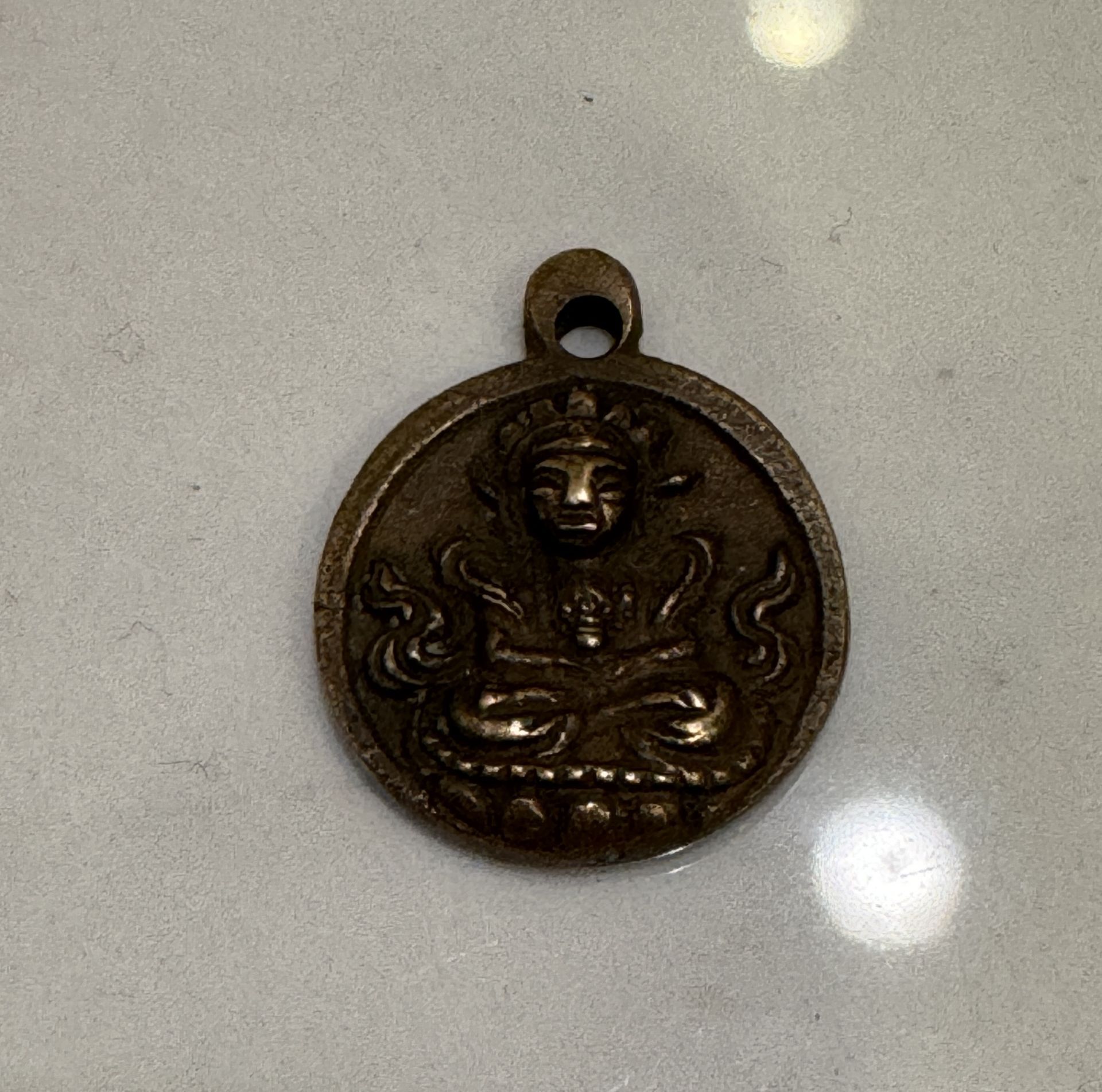 OLD ASIAN COIN PENDANT UNKNOWN ORIGINS - Image 2 of 2