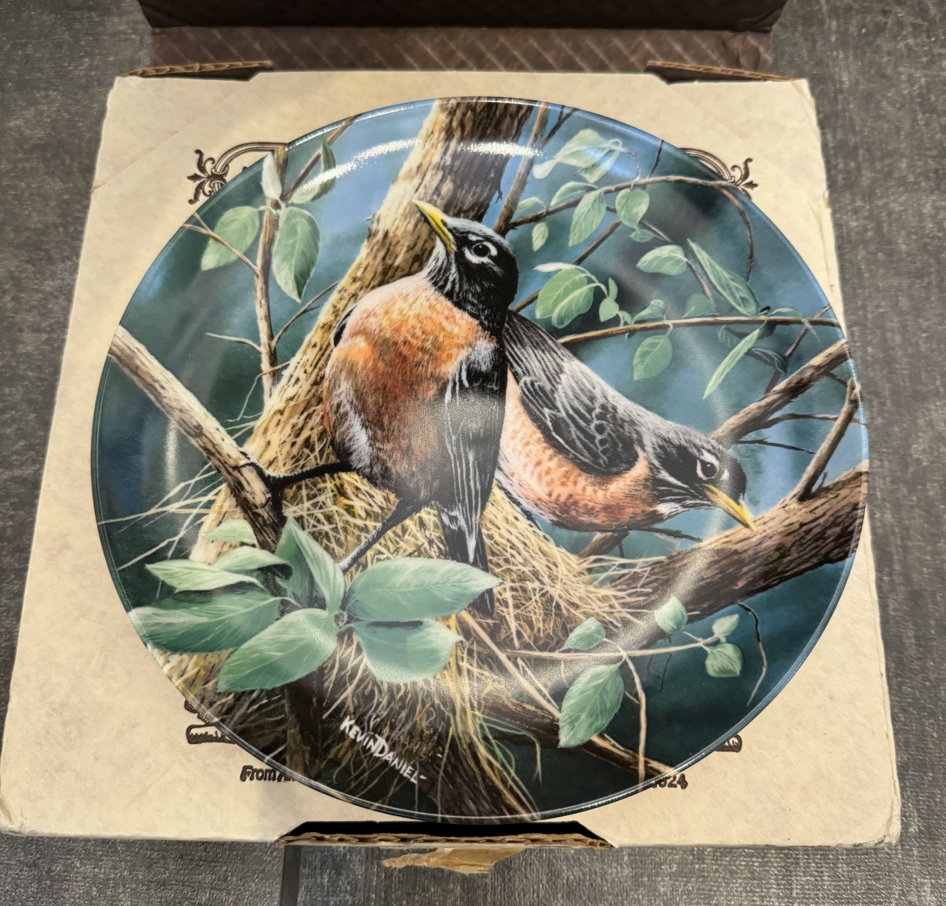 COLLECTIBLE CERAMIC PLATE - KEVIN DANIEL PAINT - IN ORIGINAL BOX WITH PAPERS