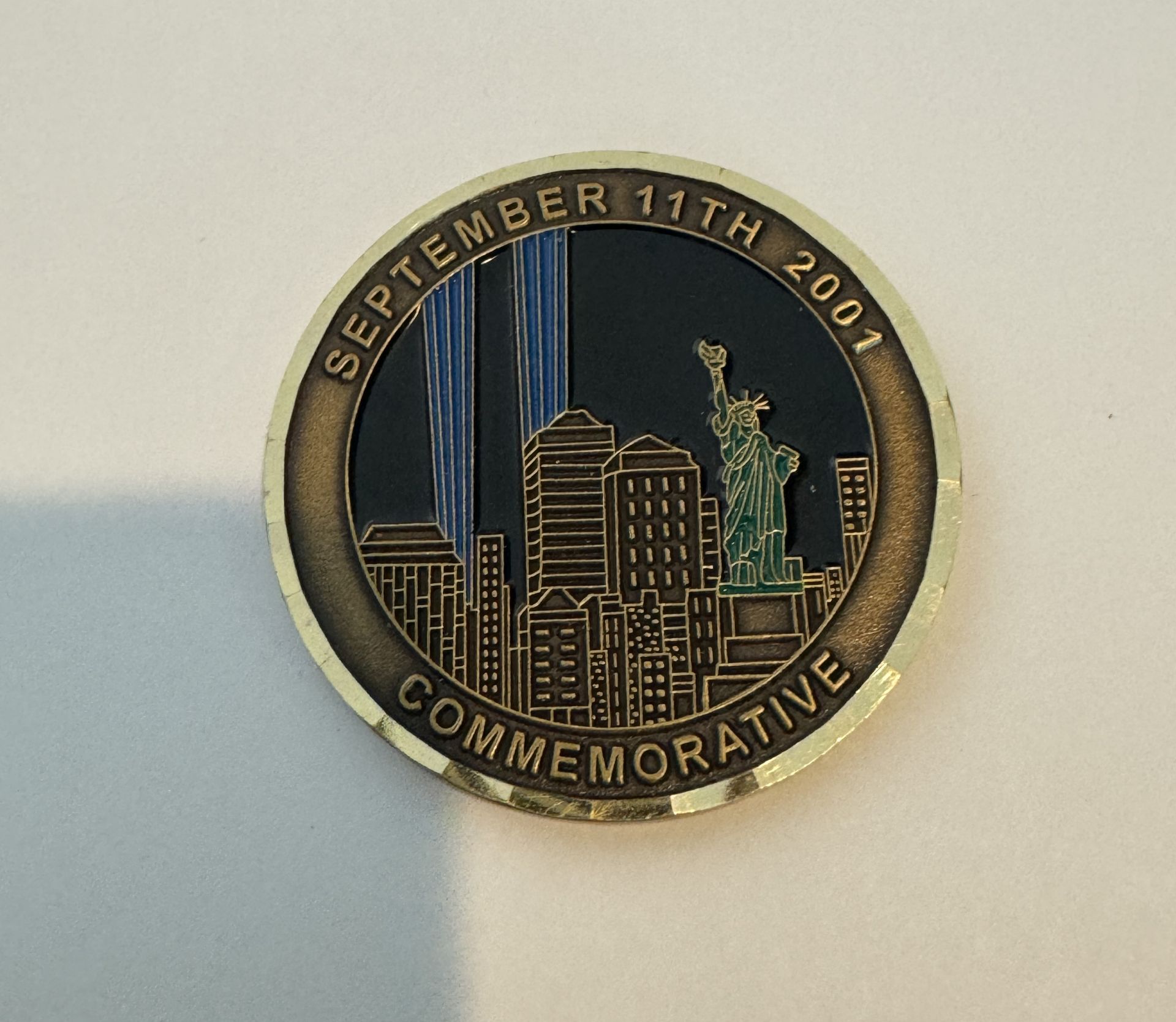 TWIN TOWERS SEPTEMBER 11 CHALLENGE COIN TOKEN MEDAL - Image 2 of 2