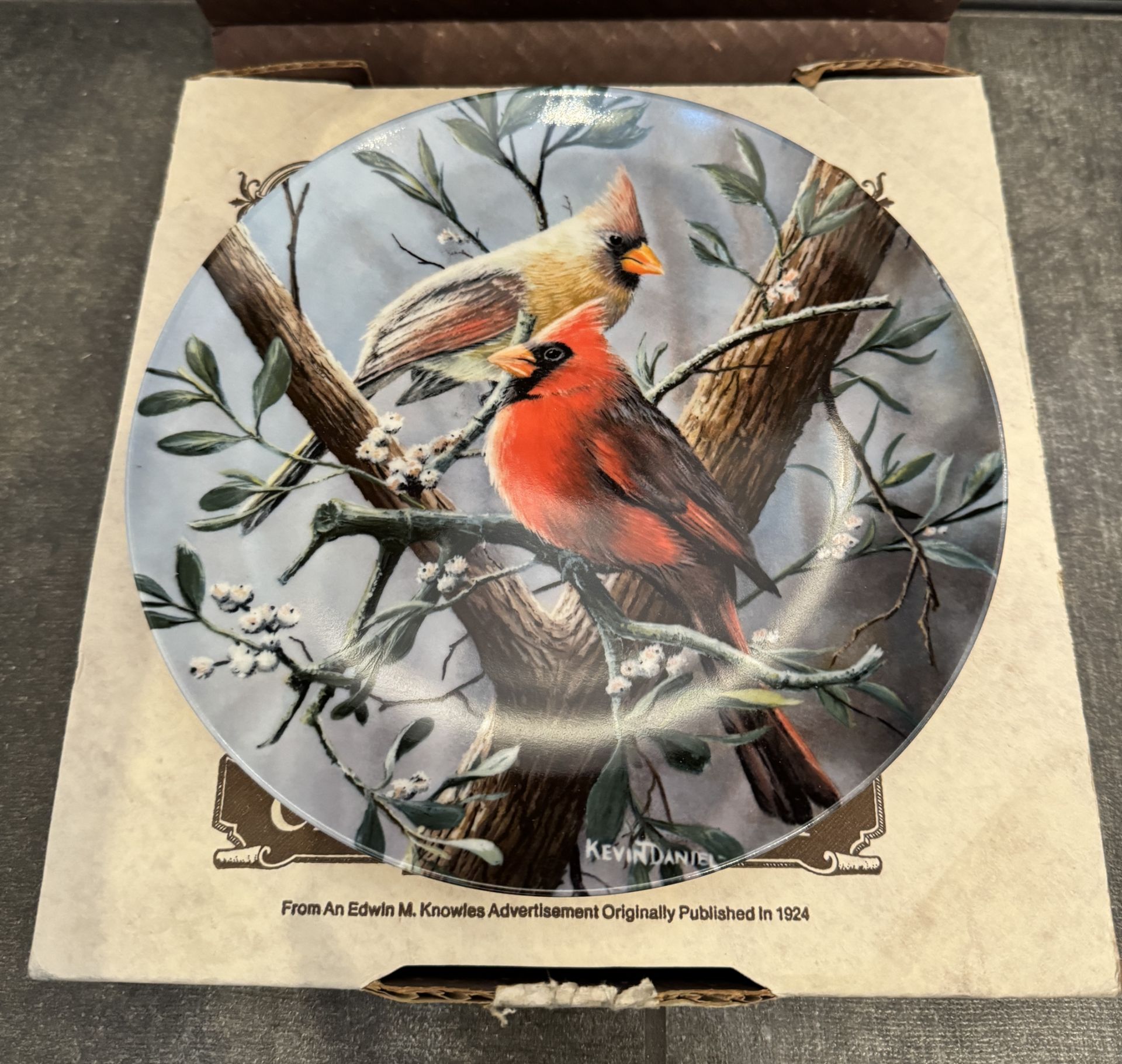 COLLECTIBLE CERAMIC PLATE - KEVIN DANIEL PAINT - IN ORIGINAL BOX WITH PAPERS - Image 2 of 2
