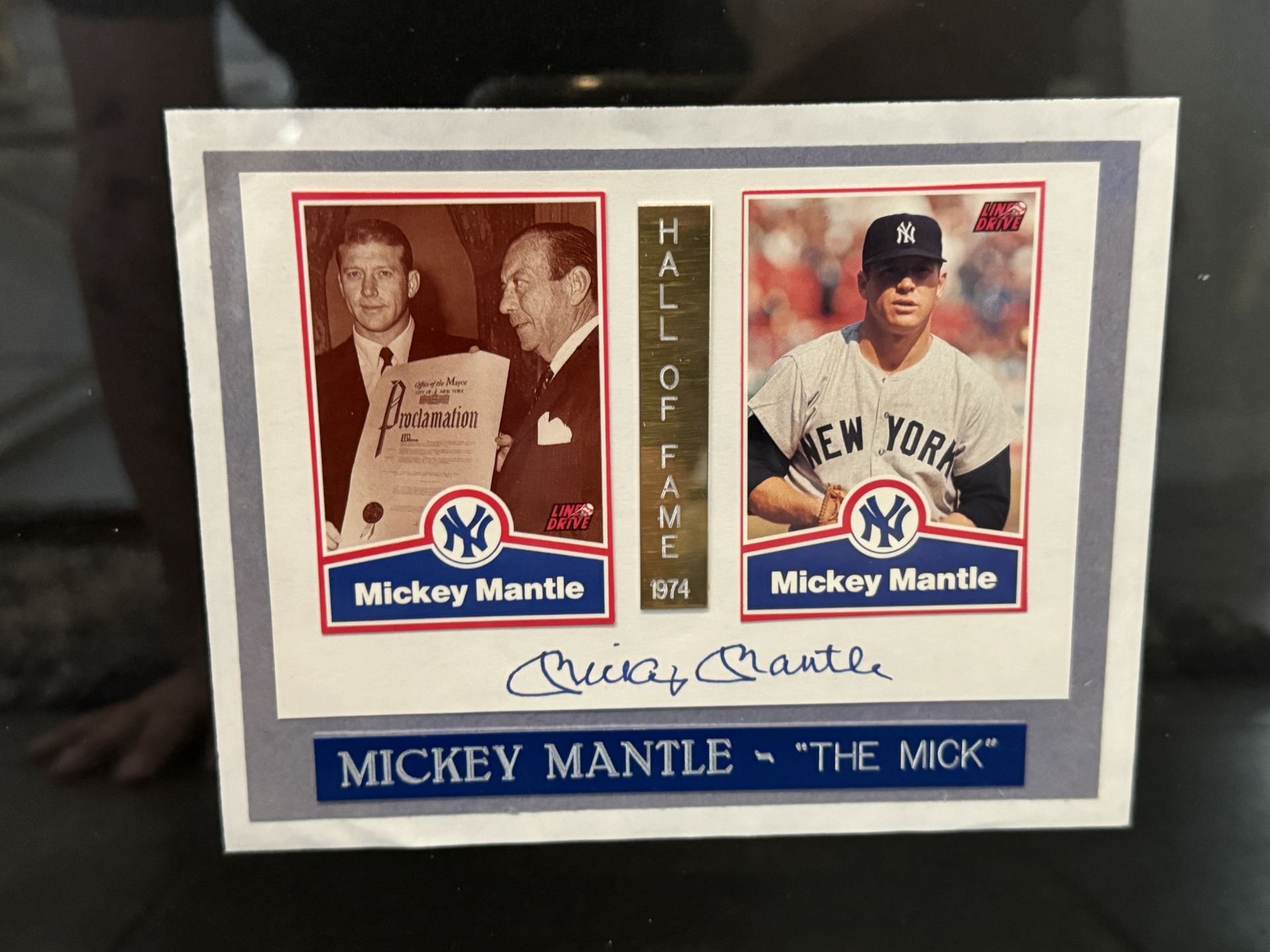 FRAME SIGNED BY MICKEY MANTLE - BASEBALL HALL OF FAME 1974 - Image 2 of 2