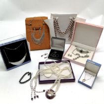 3 x boxed silver jewellery inc 2 pendants on chains & mother of pearl necklet t/w pearl / amethyst