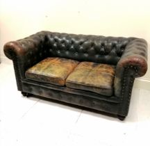 Vintage dark blue leather 2 seater chesterfield settee, worn condition, 163 cm wide, 86 cm deep,