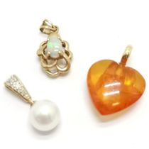 3 x gold pendants inc 18ct gold amber heart (2cm drop), 9ct diamond and pearl & 9ct gold opal