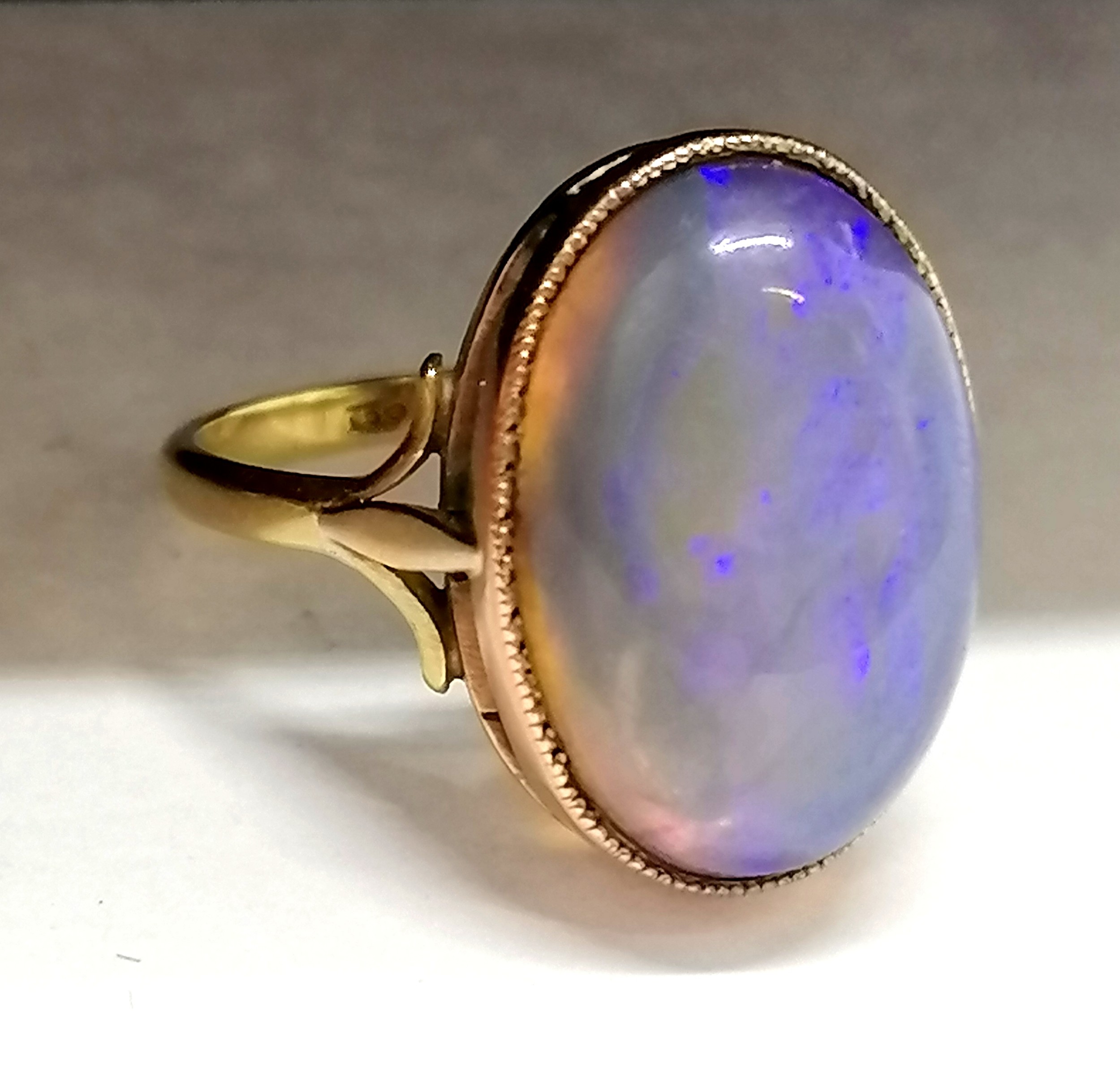 9ct marked gold cabochon opal stone set ring - size P½ & 4.8g total weight ~ stone has light surface - Image 2 of 7