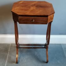 Antique walnut work table on liar supports and scroll legs, 46 cm wide, 38 cm deep, 80 cm high, in