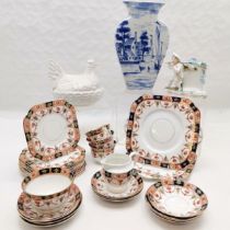 Spode Delftware vase, slight chip to base, 29 cm high, 18 cm wide, part Royal Vale tea set, egg