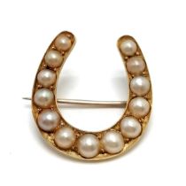 Antique unmarked gold (touch tests as 15ct) horseshoe brooch set with pearls - 2.2cm drop & 4.2g