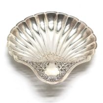 Large 1905 silver shell serving dish by Atkin Brothers - 24cm across & 229g & no obvious damage