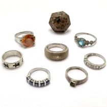 8 x silver rings inc band ring with turtle decoration, unusual hexagonal stone set, peridot etc -