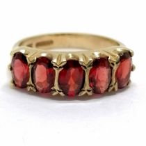 9ct hallmarked gold 5 garnet stone set ring - size N & 4.3g total weight - SOLD ON BEHALF OF THE NEW