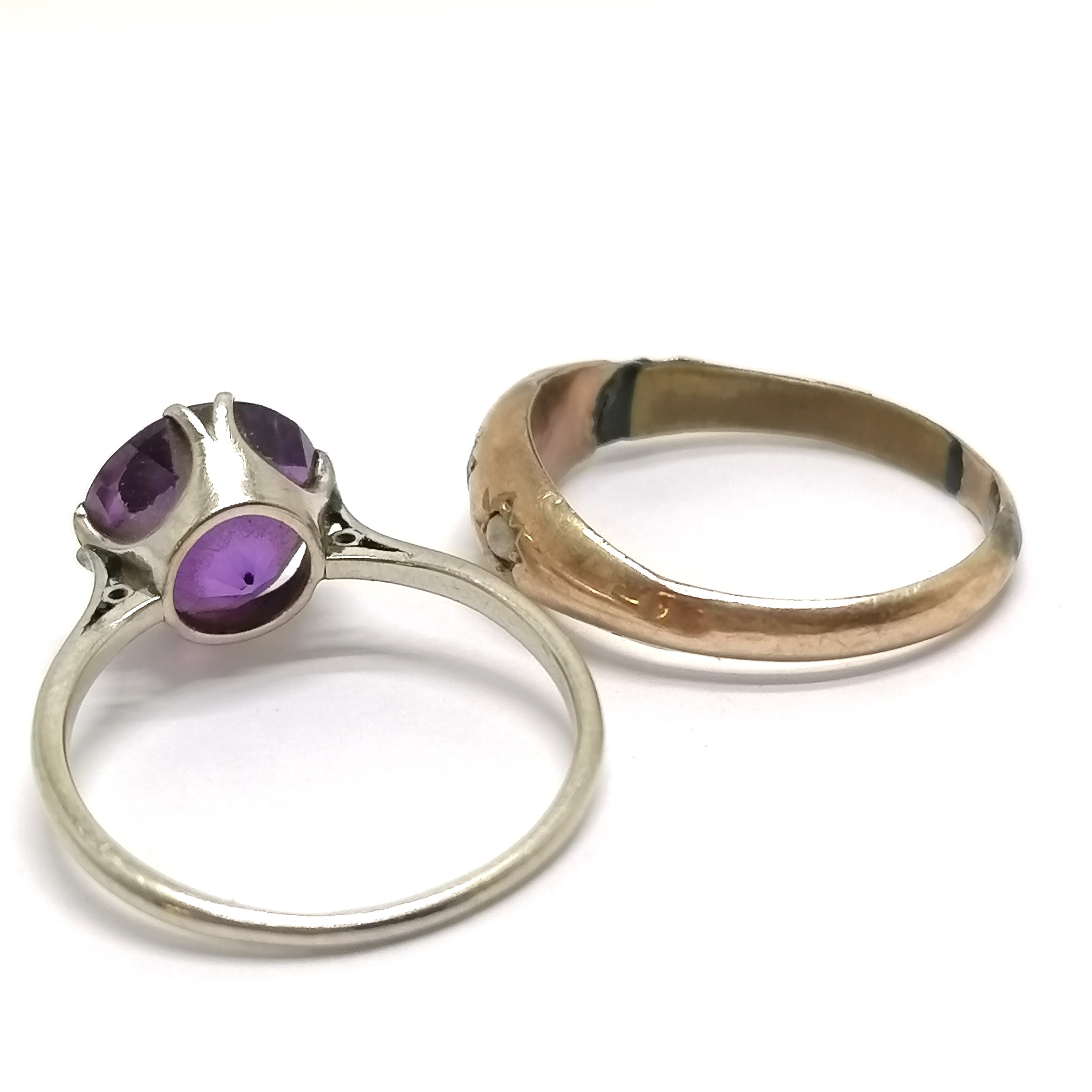 2 x antique gold rings - garnet & pearl (1 missing) and amethyst - both a/f & total weight 3g - Image 2 of 3