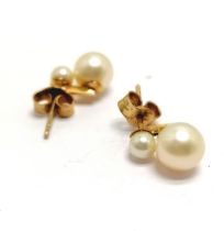 Pair of 9ct marked gold pearl earrings - 1.4g total weight