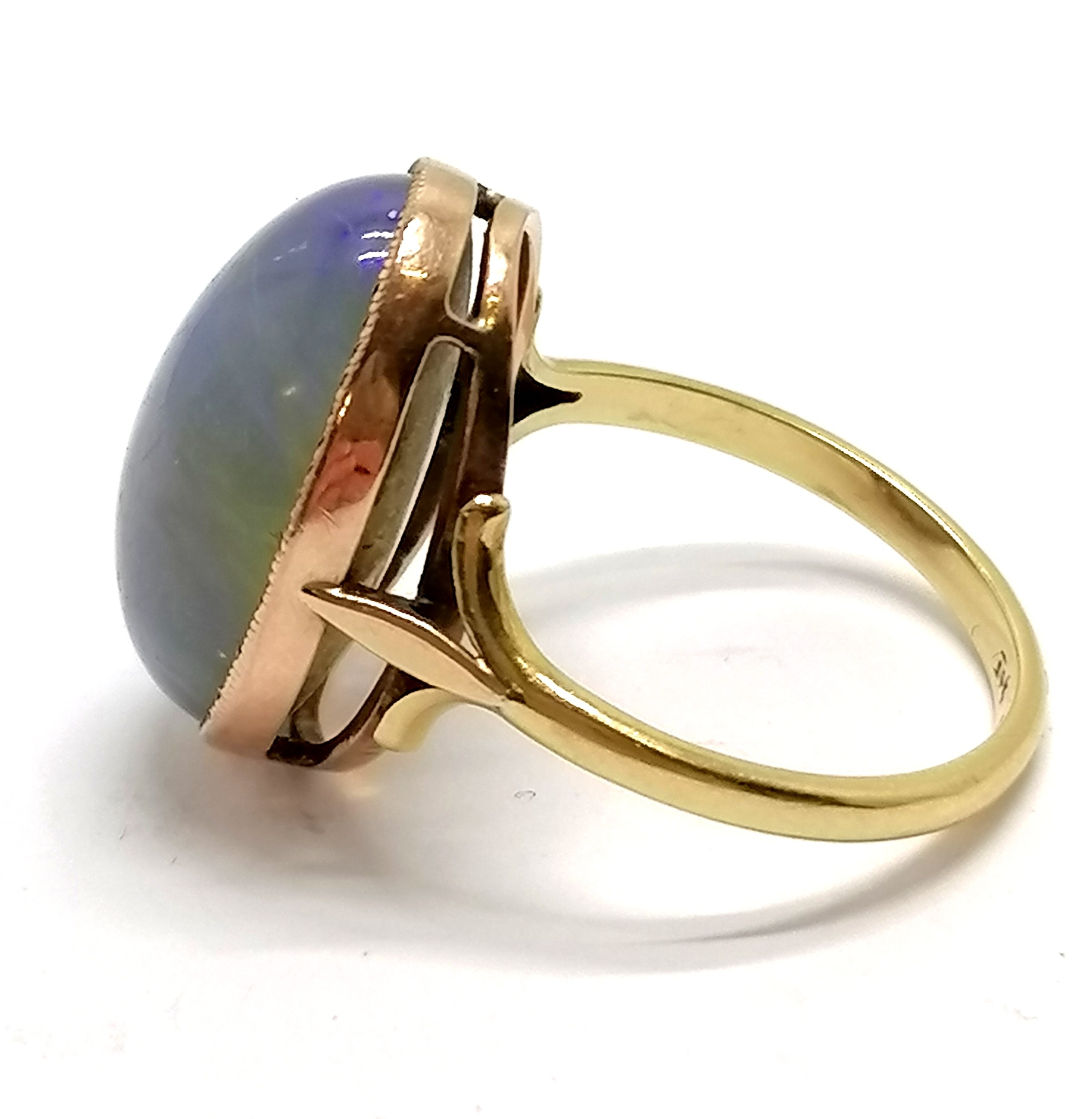 9ct marked gold cabochon opal stone set ring - size P½ & 4.8g total weight ~ stone has light surface - Image 5 of 7