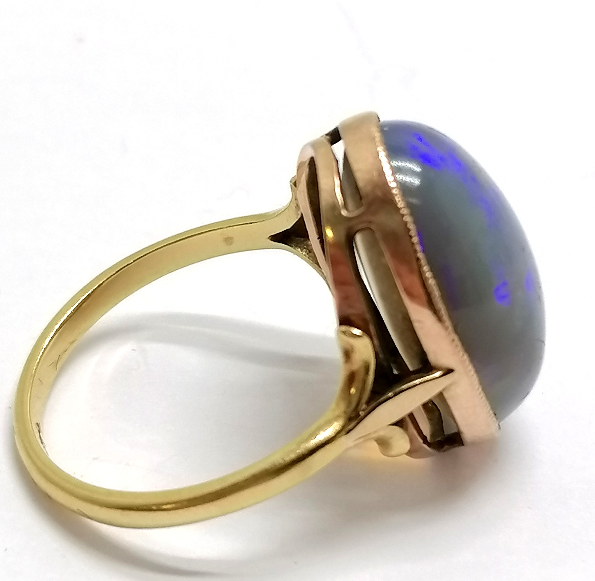 9ct marked gold cabochon opal stone set ring - size P½ & 4.8g total weight ~ stone has light surface - Image 7 of 7