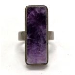 1974 silver hallmarked amethyst set ring by PW - size N & 8.8g total weight