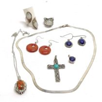 Qty of silver jewellery inc Israel ring set with labradorite & cross by PZ, earrings, necklaces,