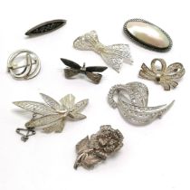 9 x silver brooches (2 unmarked) inc Charles Horner enamel (a/f), filigree etc - total weight 42g