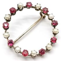 Antique unmarked gold ruby & pearl circular brooch - 2.5cm diameter & 3.6g total weight